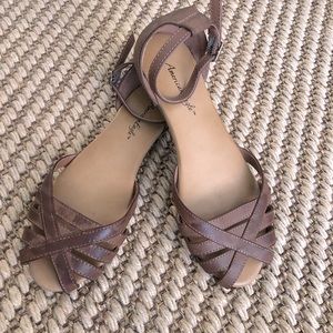 American Eagle sandals size 7
